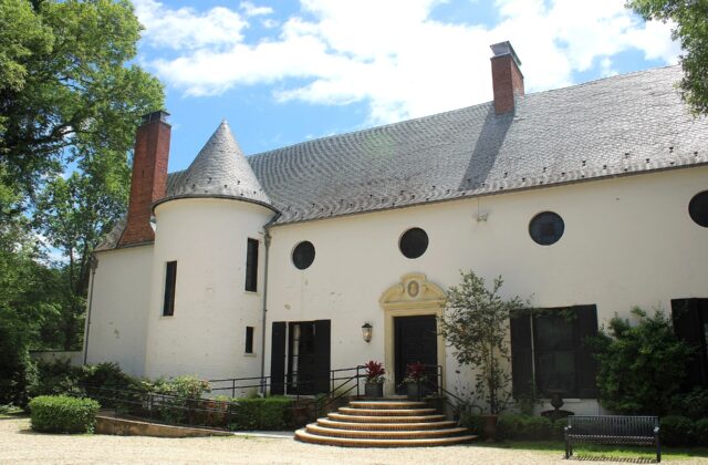 Chelsea, exterior, entrance front with tower