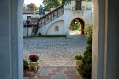 Eagle’s Nest, courtyard through an arch