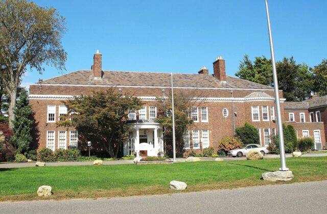 Welwyn, exterior